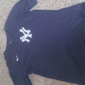 Boy's Yankees shirt